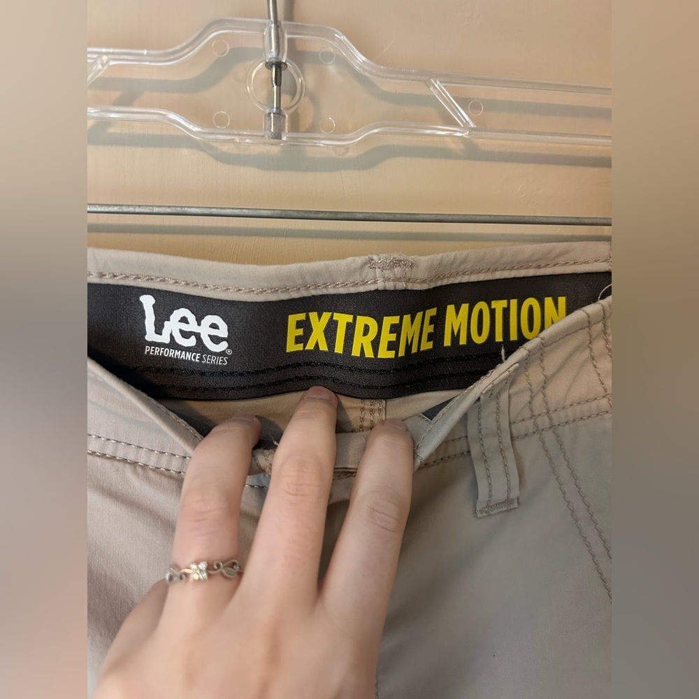 Lee Extreme Motion Cargo Utility 10” Inseam Mens Shorts Size 28 Velcro C - Picture 5 of 13